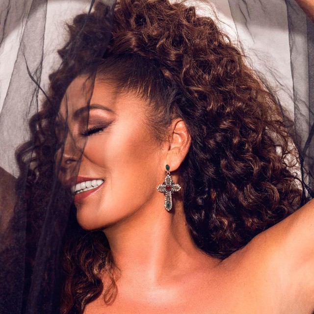 Isabel Pantoja Albums, Songs - Discography - Album of The Year