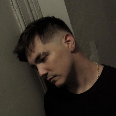 Nick Le&oacute;n
