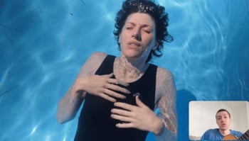 Aldous Harding FaceTimes H. Hawkline in New Video &ldquo;Venus in the Zinnia&rdquo;